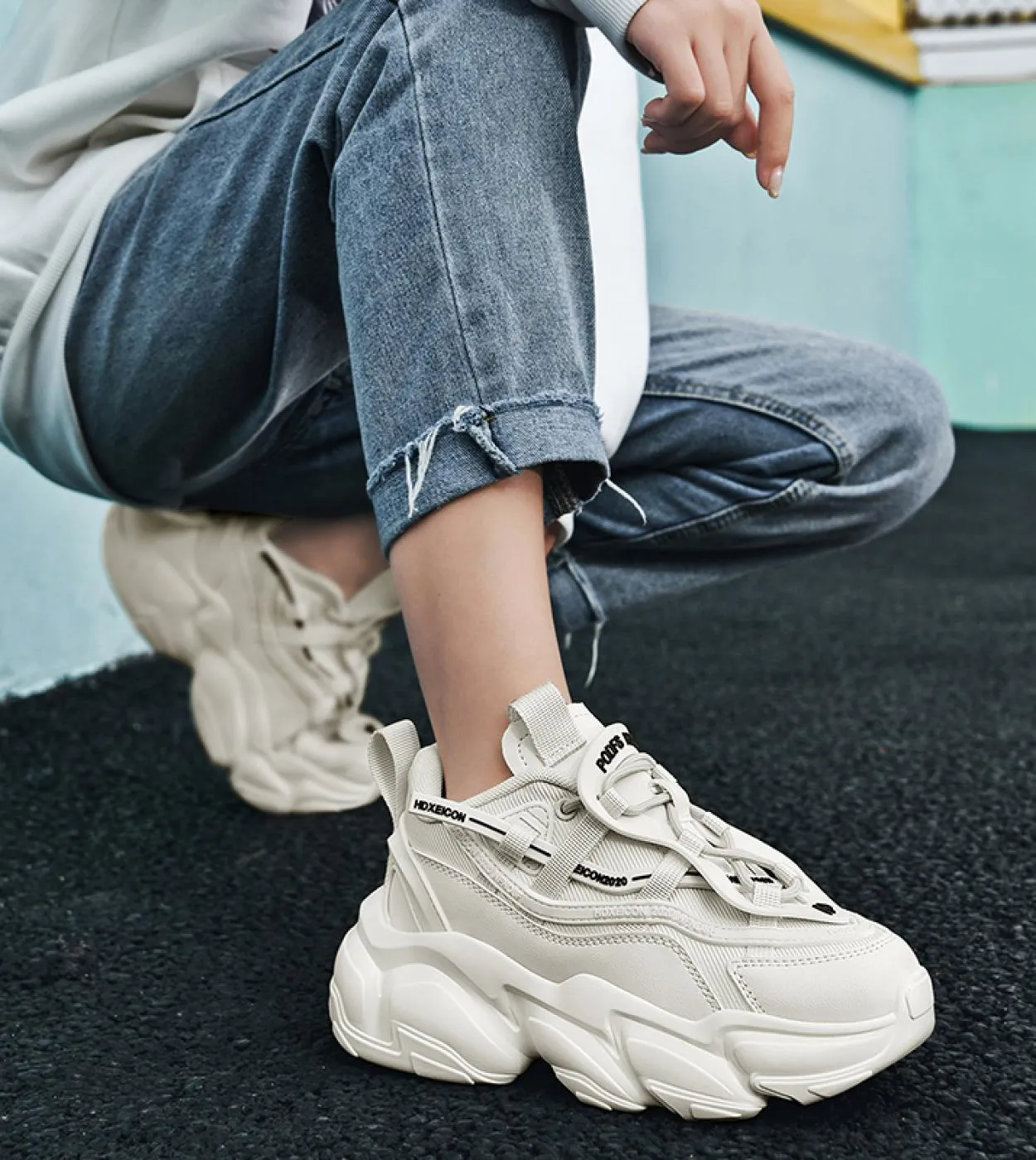 Men's Sneakers for Casual Wear in Luxury Style with Breathable Design