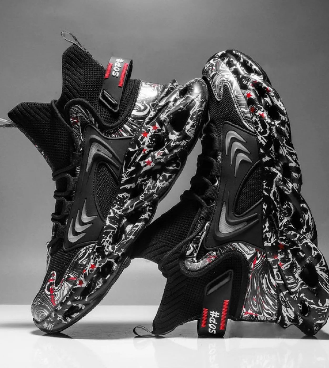 Men's Sneakers for Casual Wear in Luxury Style with Breathable Design